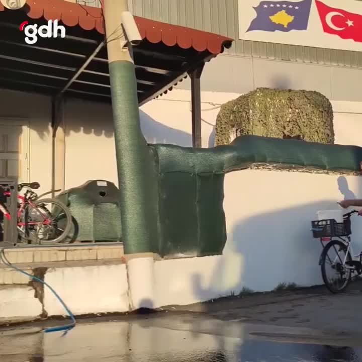 Kosova'da Türk askerleri, su sorunu yaşayanlara yardım ediyor