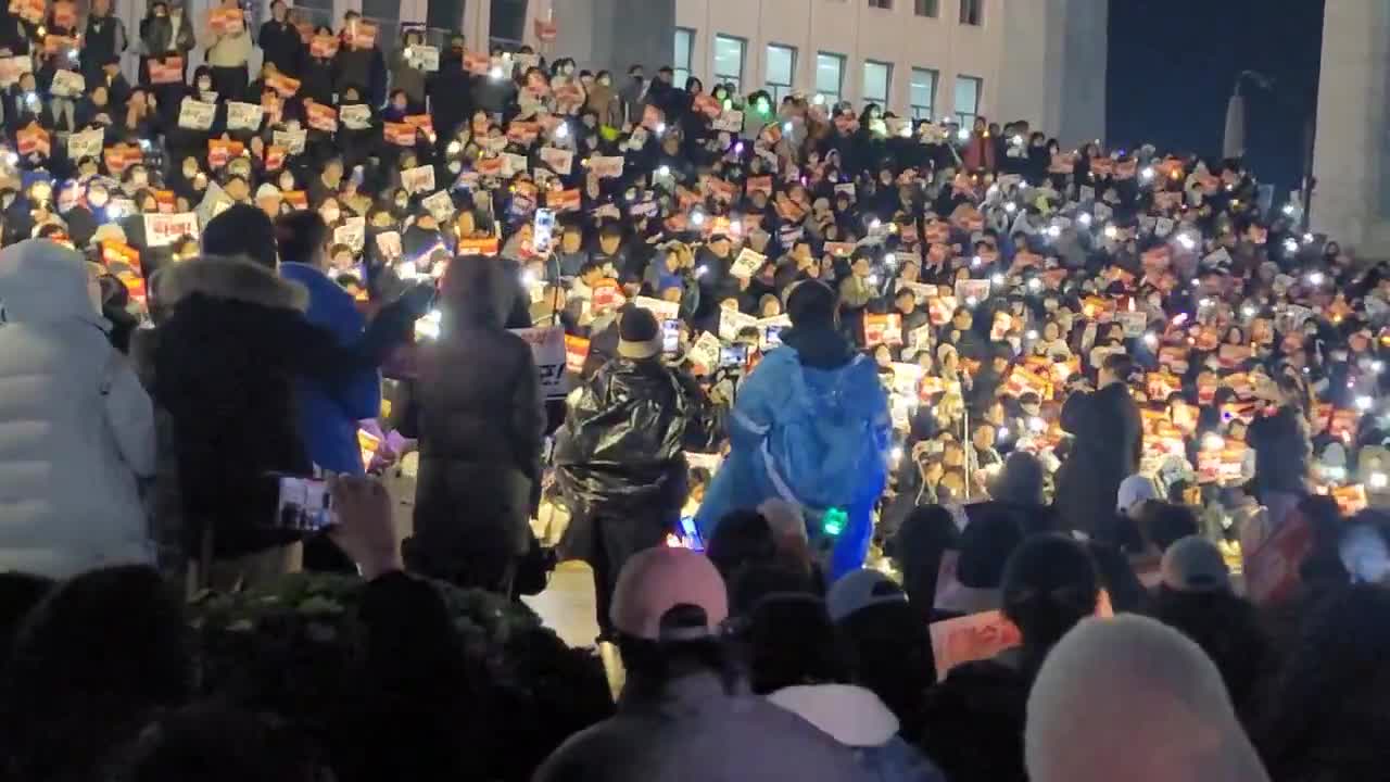 Güney Kore'de öğrenciler Yoon Suk Yeol'u protesto etti