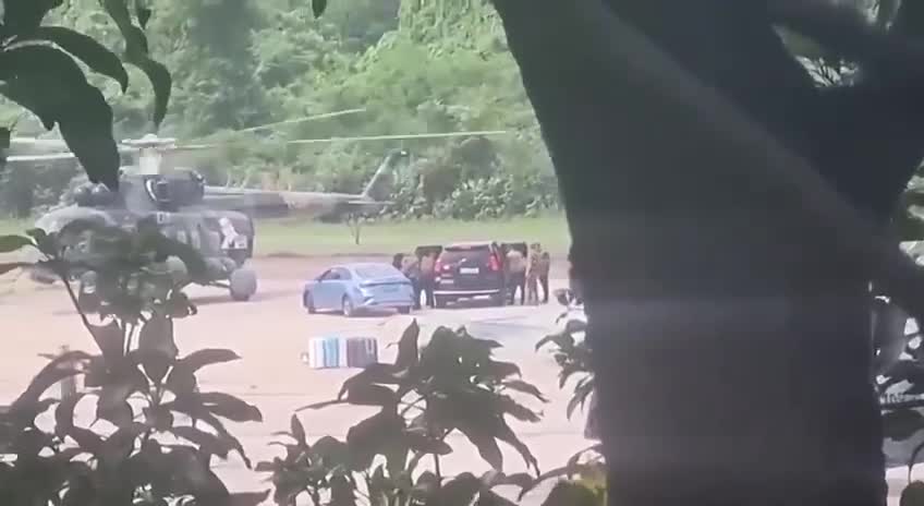 Şeyh Hasina askeri helikopterle Hindistan'a gitti