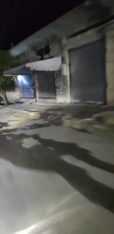 Esad rejimine bağlı askerler, Rastan'daki kontrol noktasından çekildi
