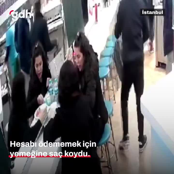 Taksim'de turist, hesabı ödememek için yemeğine saç teli koydu