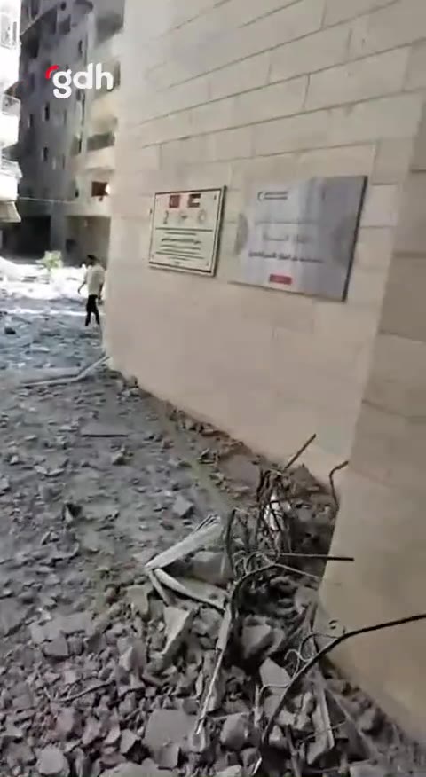 İsrail ordusu, Türk ve Filistin Kızılayı depolarını vurdu
