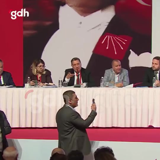 CHP Kongresi'nde gerginlik ve protesto yaşandı