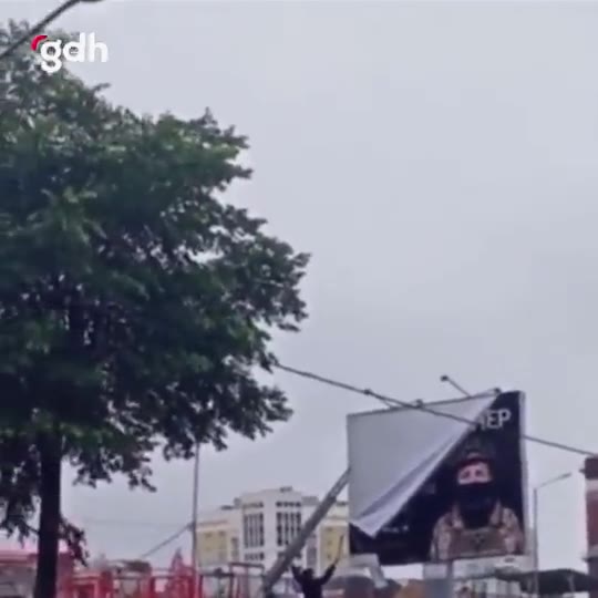 Moskova'da Wagner reklam panoları kaldırılıyor