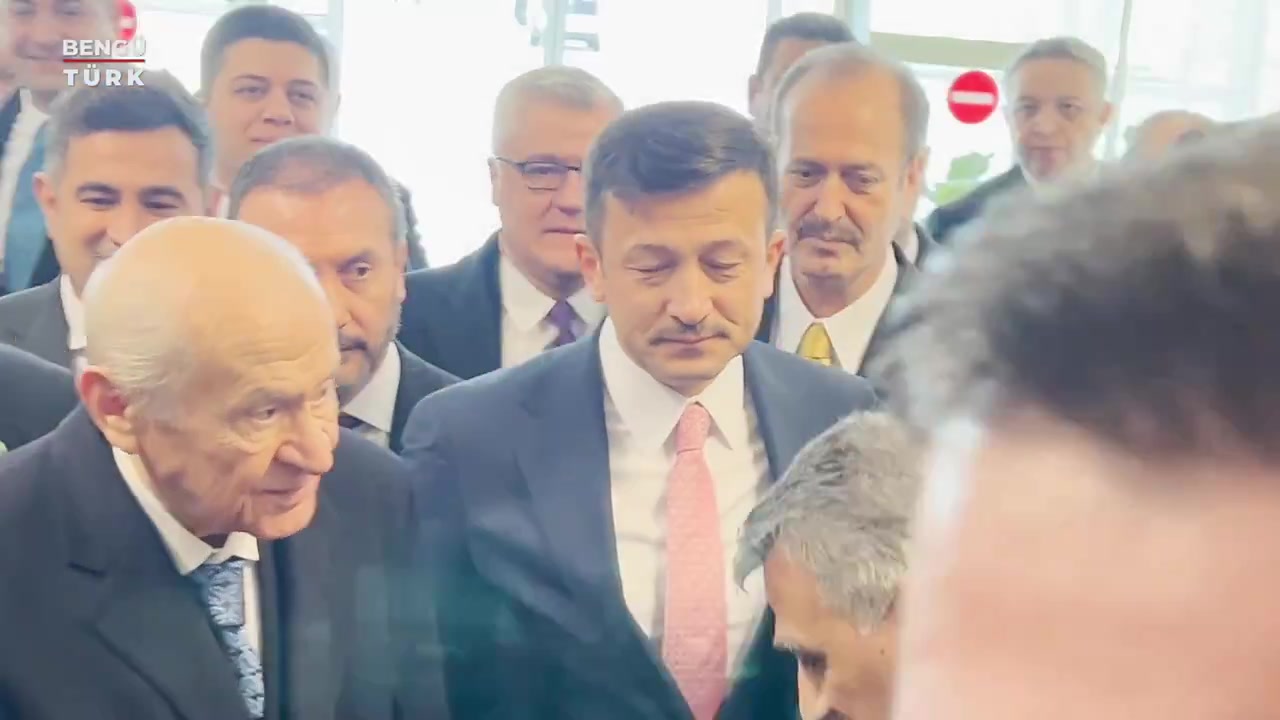 Bahçeli, Manisa mitingi öncesi İzmir'i ziyaret etti