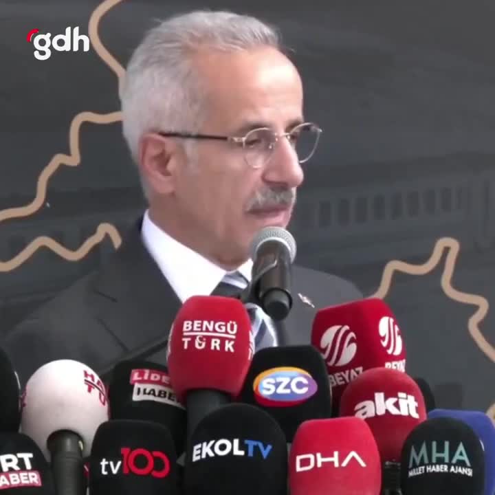 Bakan Uraloğlu: YPG'yi terör görmeyen Instagram, çelişki var!