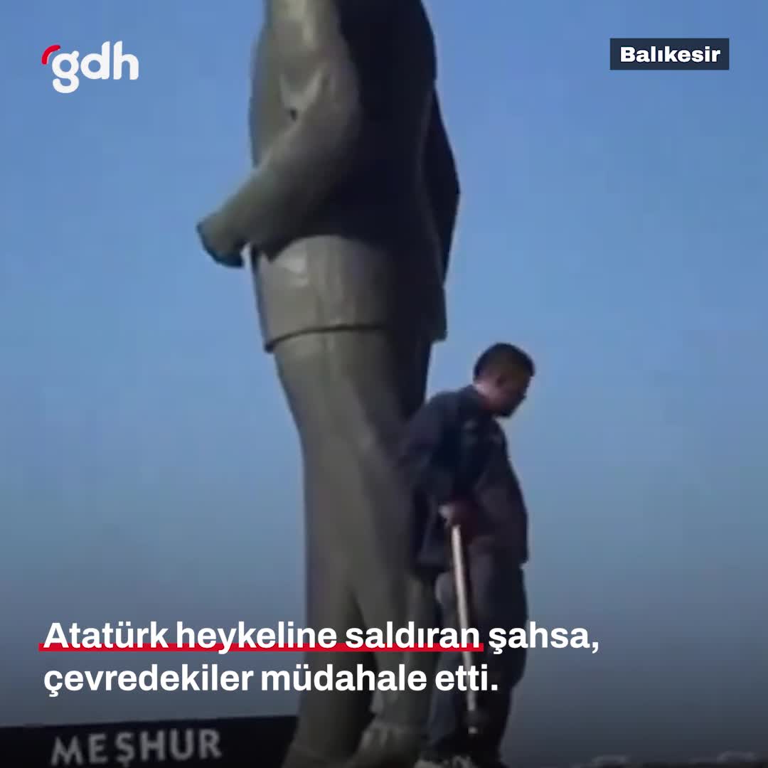 Ayvalık'ta Atatürk heykeline saldırıya vatandaşlar müdahale etti