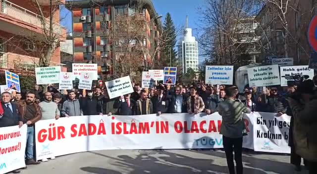 İsveç'teki Kur'an yakması, Ankara'da protesto ediliyor