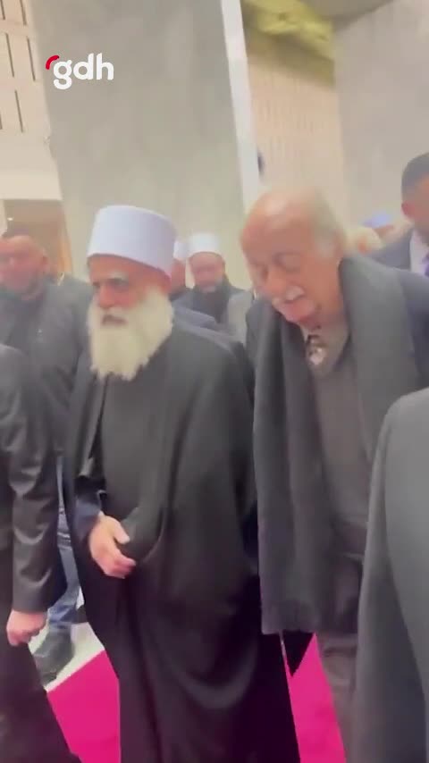 Jumblatt, HTŞ lideri ile görüşmek için Şam'a gitti