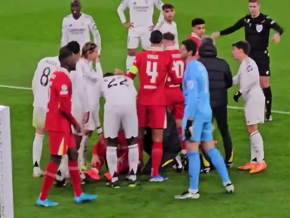 Liverpool-Real Madrid maçında fizyoterapist Arda Güler'e su vermedi