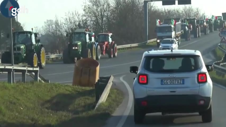 İtalya'da çiftçiler AB tarım politikalarını protesto etti
