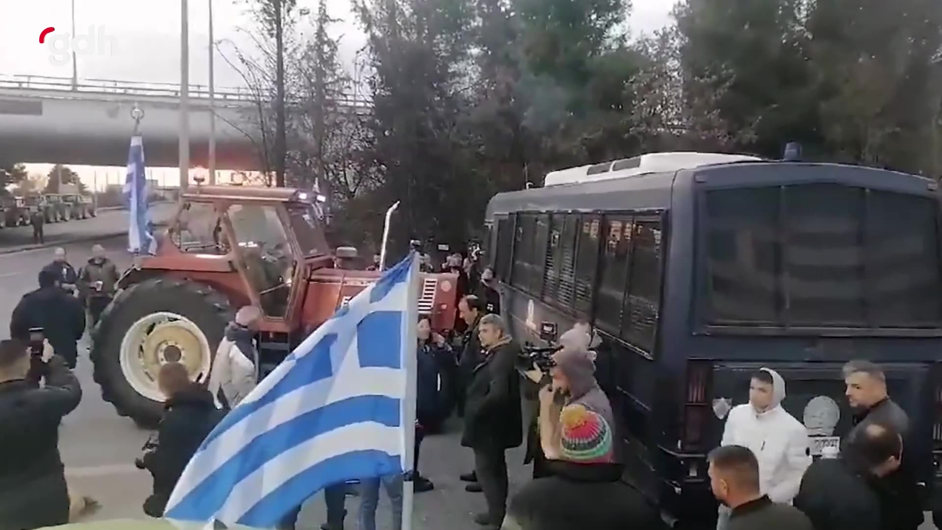 Yunanistan'da çiftçiler AB tarım politikalarını protesto etti