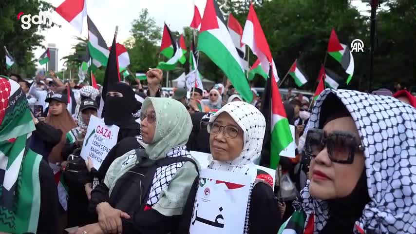 Cakarta'da ABD Büyükelçiliği önünde ateşkes için protesto