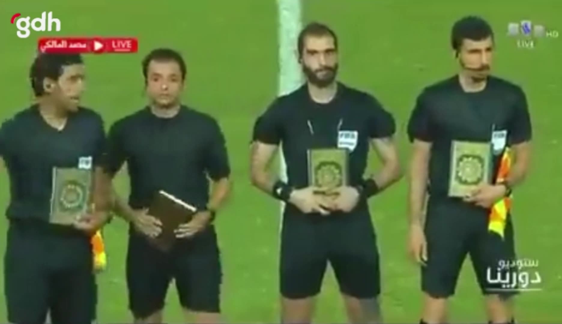 Irak Ligi'nde futbolcular Kur'an ile sahaya çıkarak tepki gösterdi