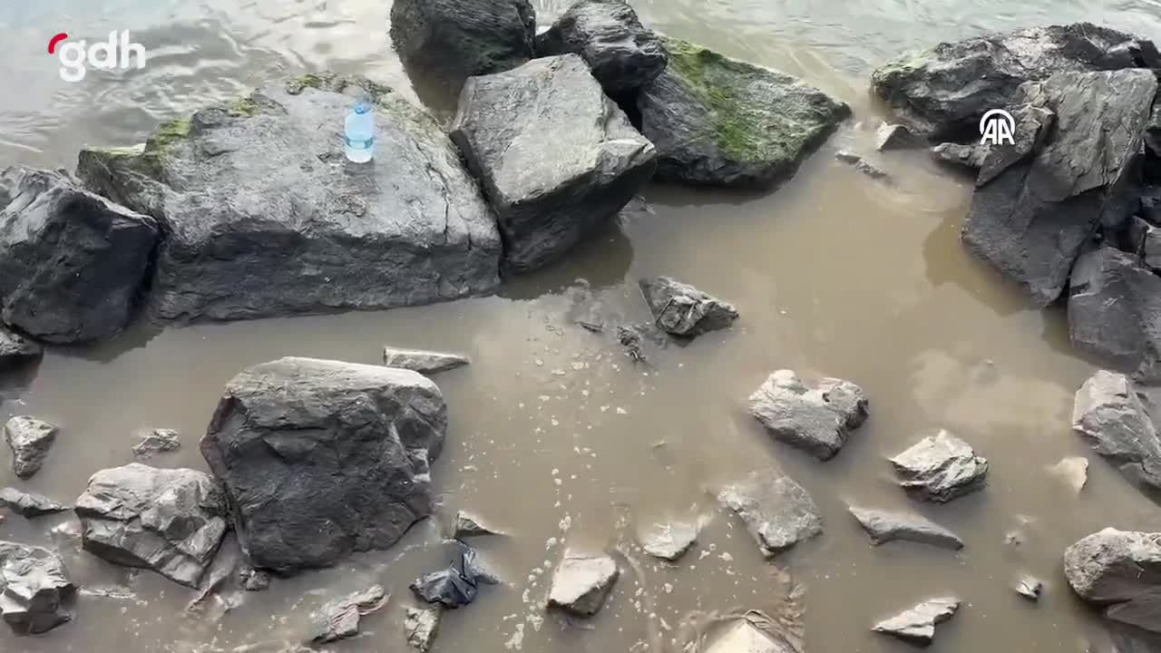 Üsküdar'dan sonra Gürpınar Sahili'nde kirli su akışı!