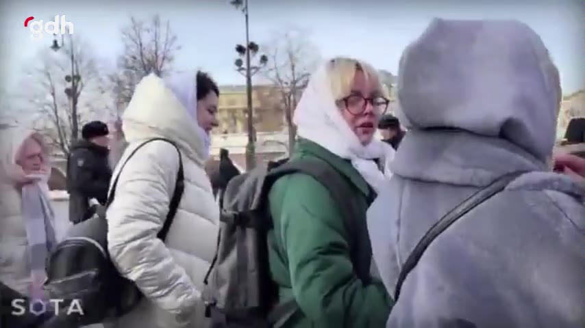 Moskova'da kadınlar, eşlerinin savaşa gönderilmesine protesto etti