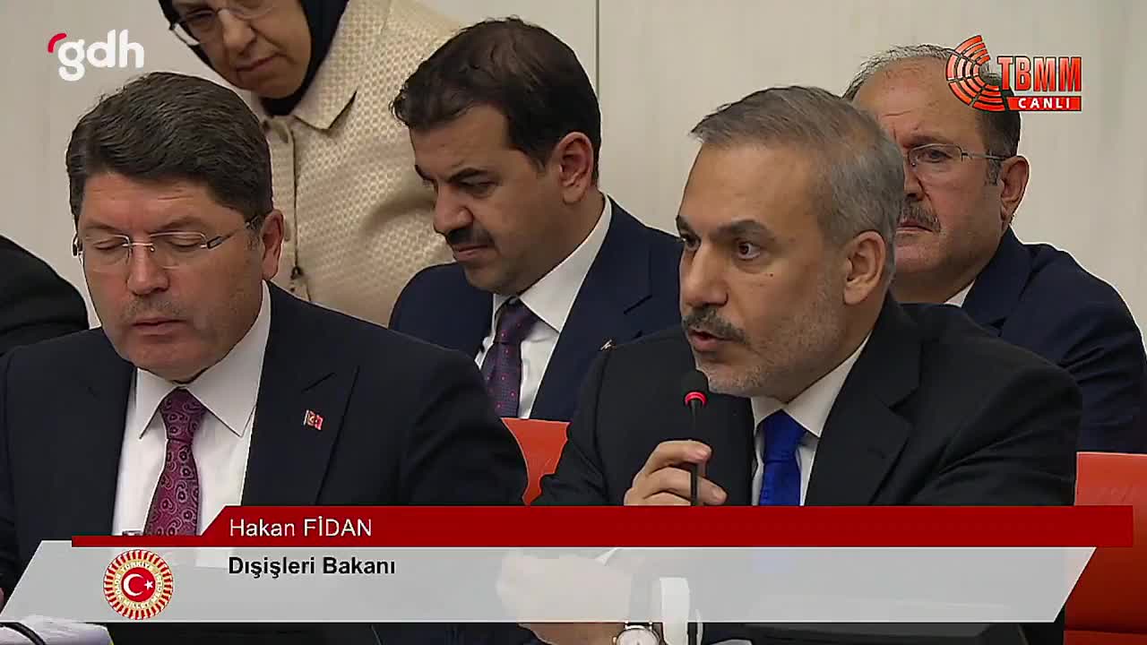 Hakan Fidan: Dış politikamız Kürdofobik değil, kendinizi güncelleyin!
