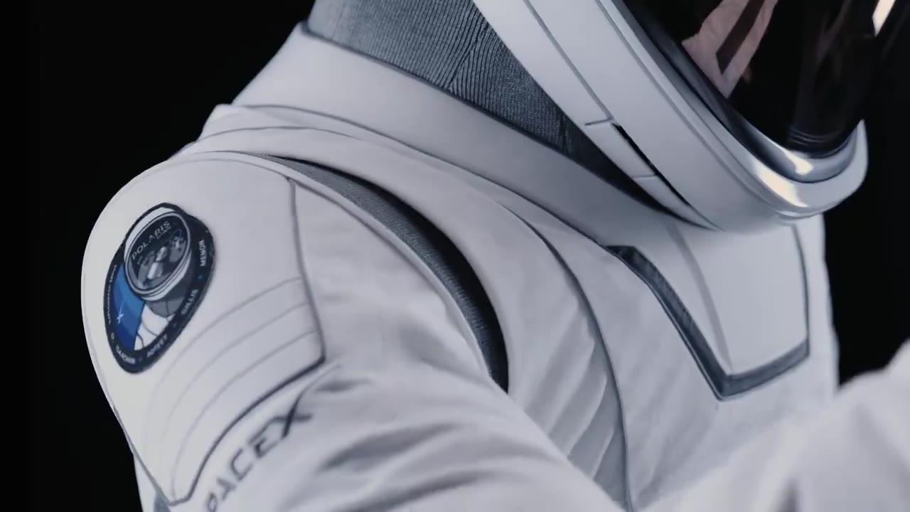 SpaceX, "Polaris Dawn" misyonu için uzay giysilerini tanıttı