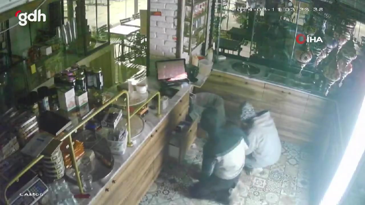 İzmit'te tatlıcıdan para ve bağış kumbarası çalan 2 şüpheli yakalandı
