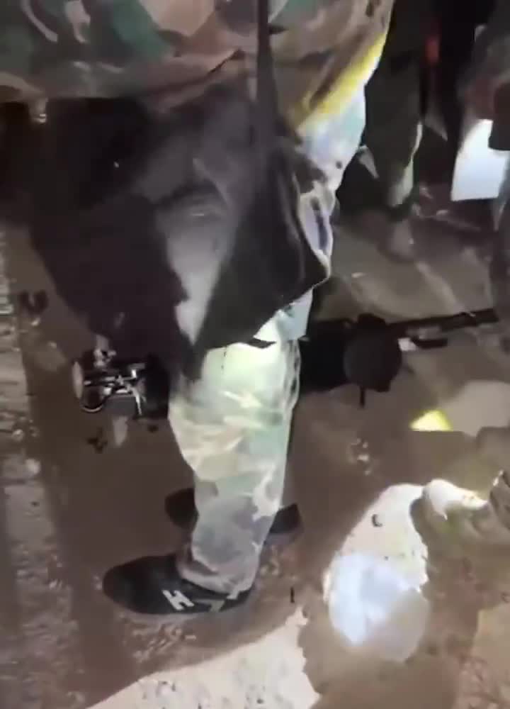 2.700 Suriye rejim askeri silahlarını bırakıp Irak'a geçti