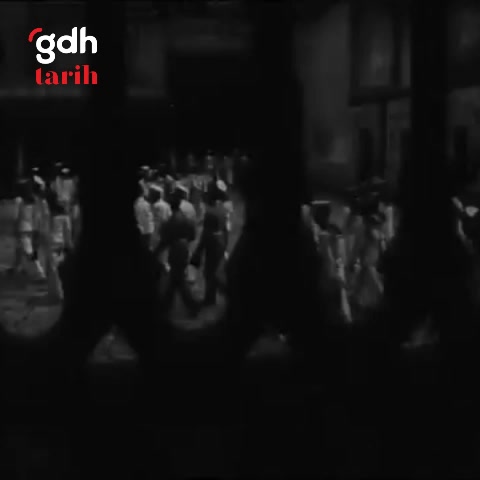 İstanbul'da 1947'deki İngiliz Filosu ve dostluk maçı görüntüleri