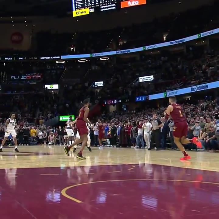 Mavericks'in maçında Strus'un son saniye üçlüğü!