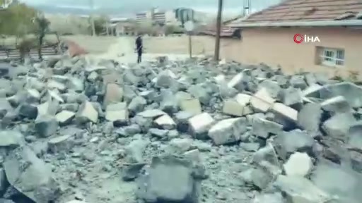 Kırşehir'de rüzgar, cami minarelerini uçurdu