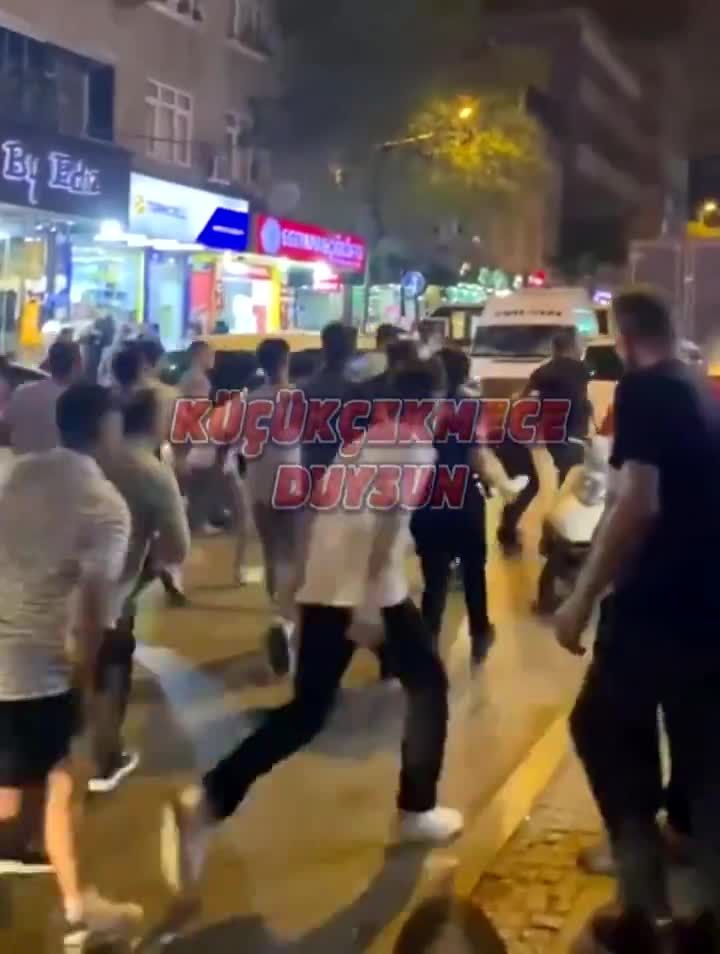 Küçükçekmece'de eşini bıçaklayarak öldüren adam linç girişimiyle karşılaştı