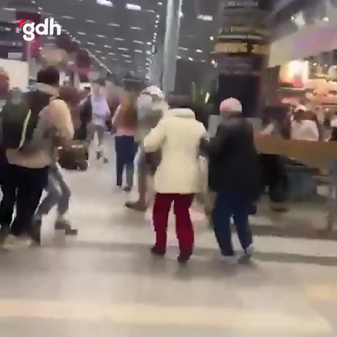 Kolombiya Havalimanı'nda Turist Kendini Yaraladı