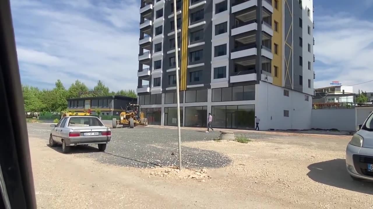 Nihat Çiftçi'nin İlk İcraatı: Apartman Önüne Mıcır Döktürdü