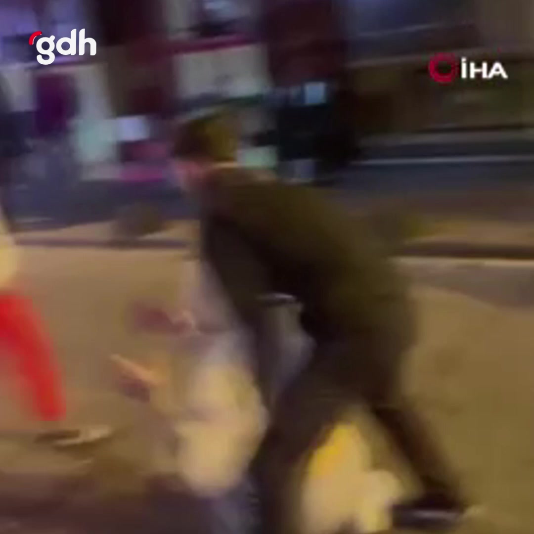 Taksim'de genç kadın, sevgilisinin yanındaki kadına saldırdı