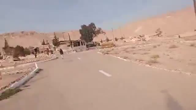 Suriyeli muhalifler, Palmira'da Esad güçlerinin tesislerini ele geçirdi