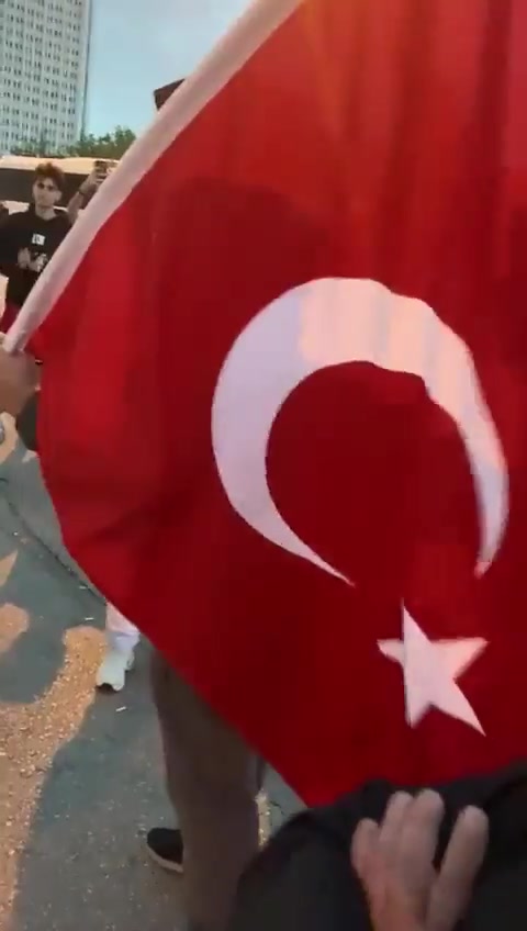Vatandaş, CHP Genel Merkezi önünde Kılıçdaroğlu'na tepki gösterdi