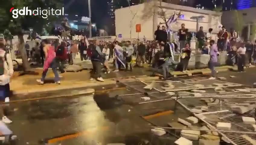 Eliezer Kaplan Caddesi'nde binlerce gösterici yolu kapattı