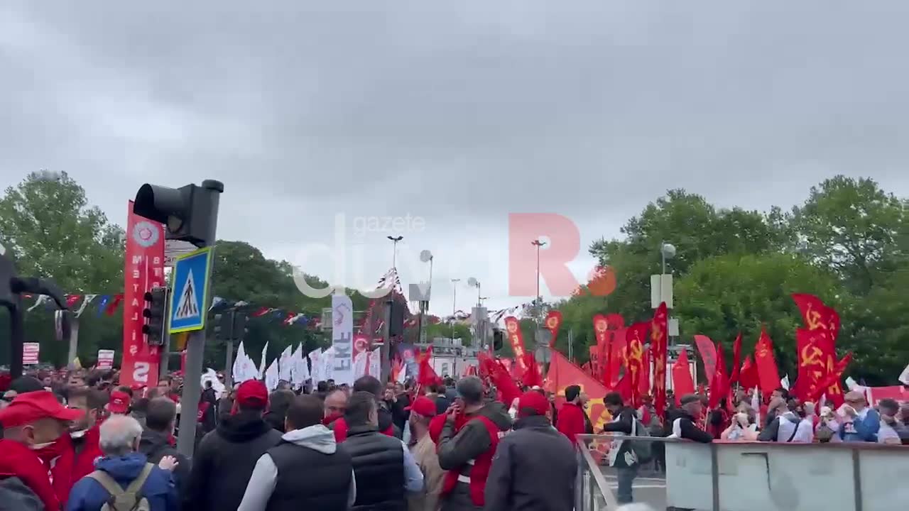 DİSK ve KESK'in Taksim yürüyüşünden vazgeçmesi yuhalandı