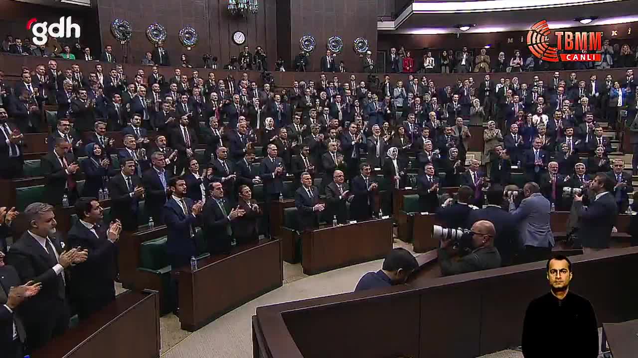 Erdoğan: Özgür Suriye ve ay yıldızlı bayrağı yan yana görmek şad ediyor