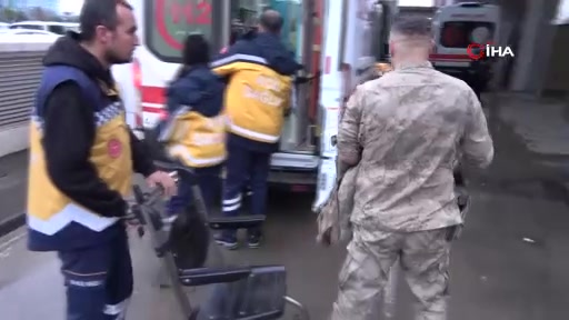 Adıyaman'da asker taşıyan araç devrildi, 3 yaralı