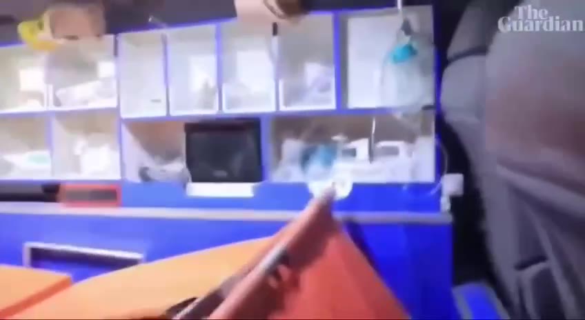 İsrail, Gazze'de hastane enkazında arama ekibine yeniden saldırdı