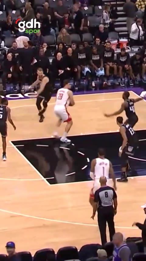 Alperen Şengün, NBA tarihinin en genç triple-double pivotu!