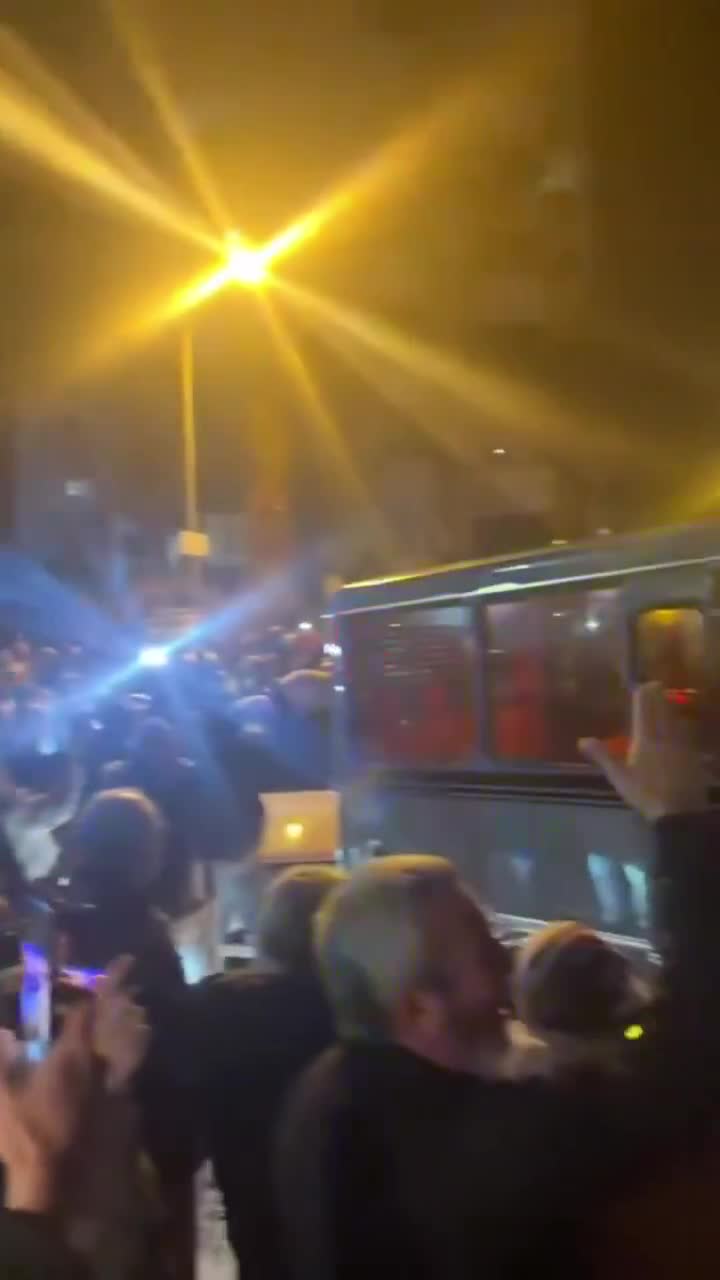 Ferdi Tayfur hayranları, vefat ettiği hastanede anıyor