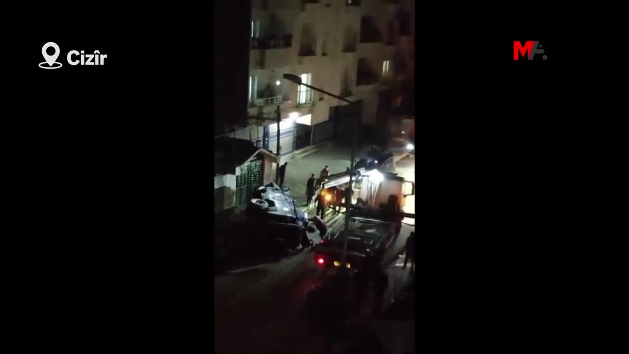 Cizre'de Dem Parti üyeleri zırhlı aracı devirdi