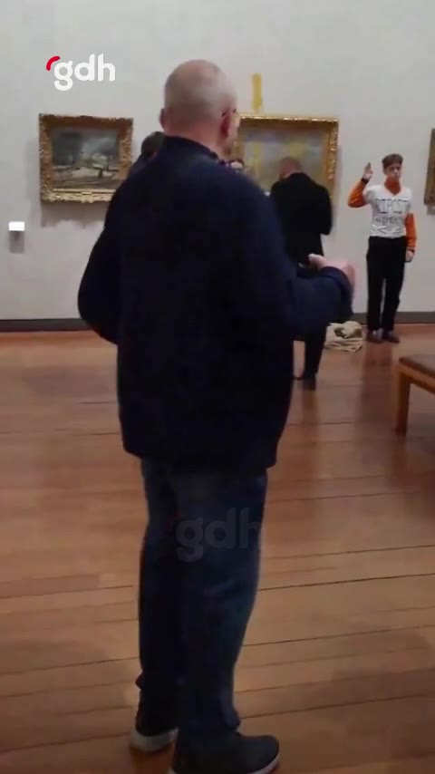 Lyon'da iklim aktivistleri Monet'nin "Bahar" tablosuna çorba döktü