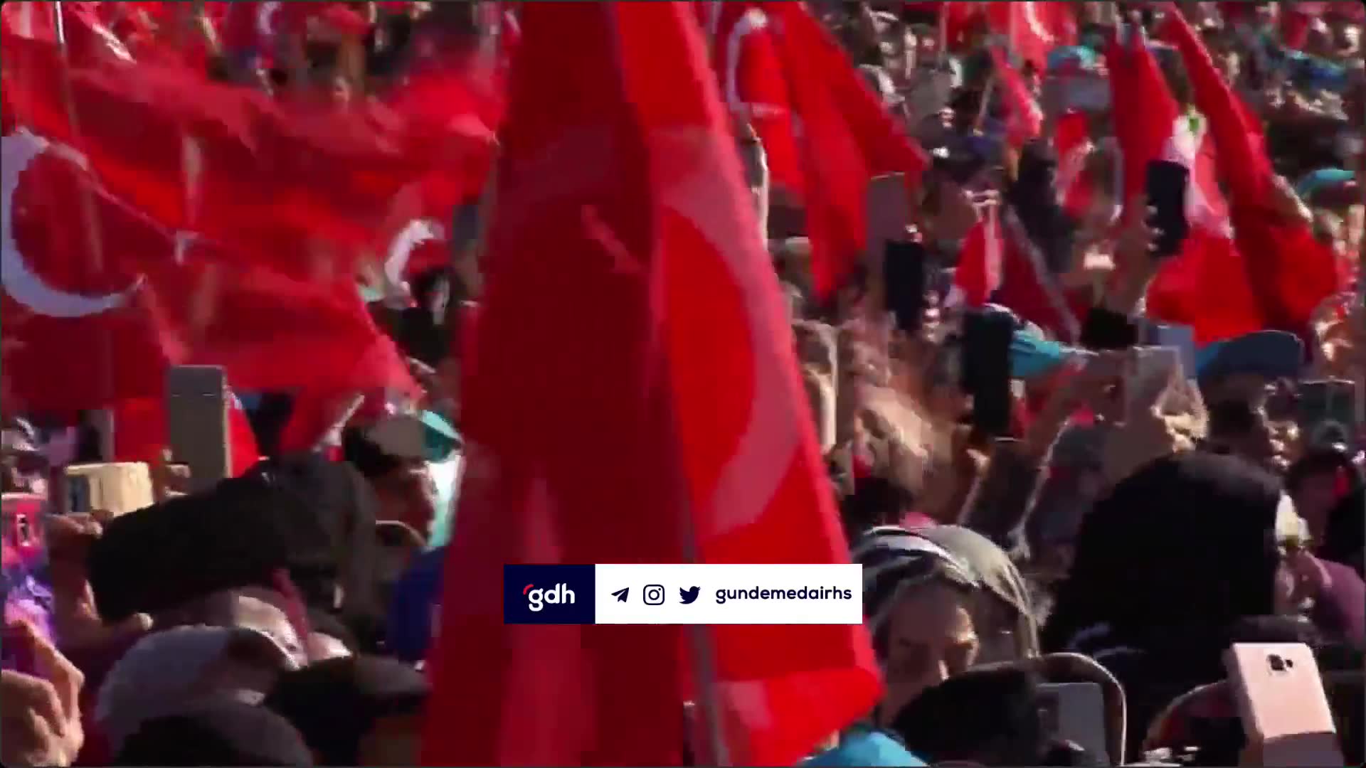 Erdoğan: Seccadeye ayakkabıyla basanları tanımak lazım