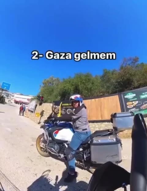 Genç motosikletçi, tek teker isteyince dersini aldı!