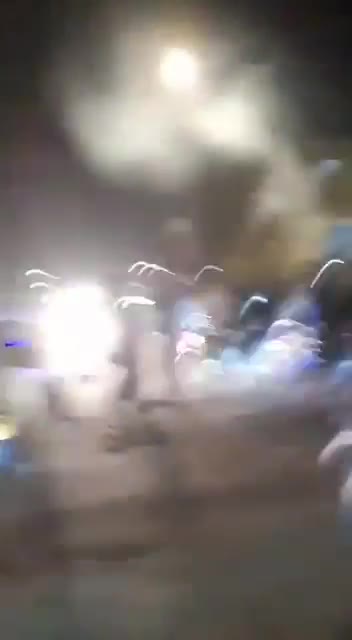 Arbin'de halk, Doğu Guta'da havai fişekle kutlama yapıyor