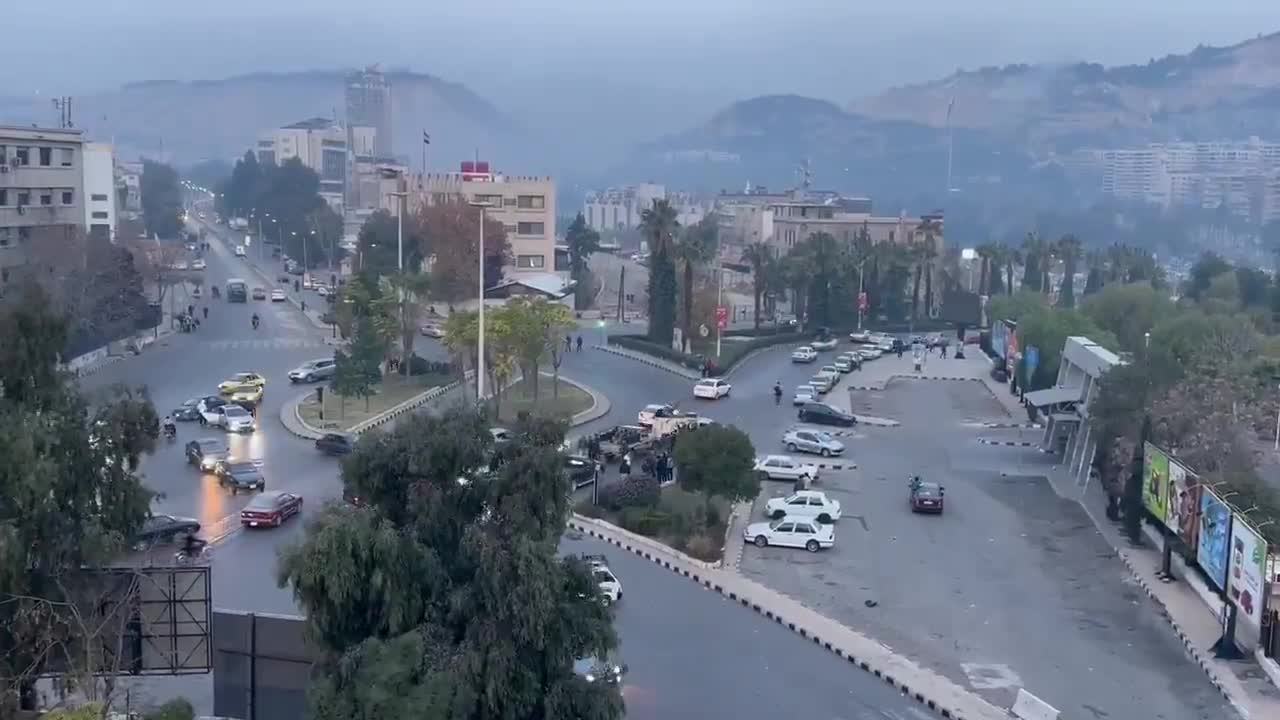 Şam'da yeni dönemde kutlamalar ve silah sesleri yükseldi