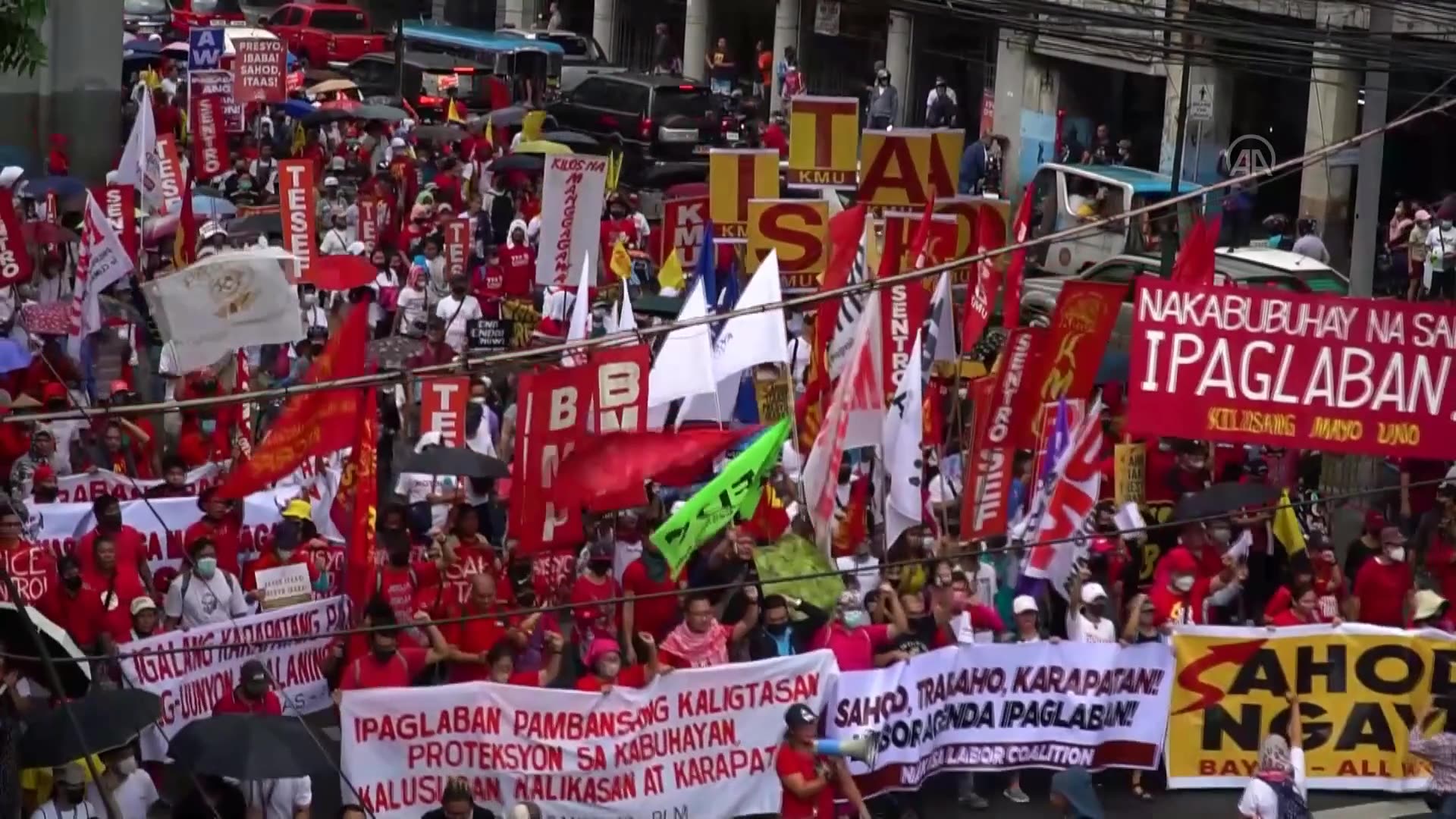 Filipinler'de işçiler, çalışma koşulları için protesto etti