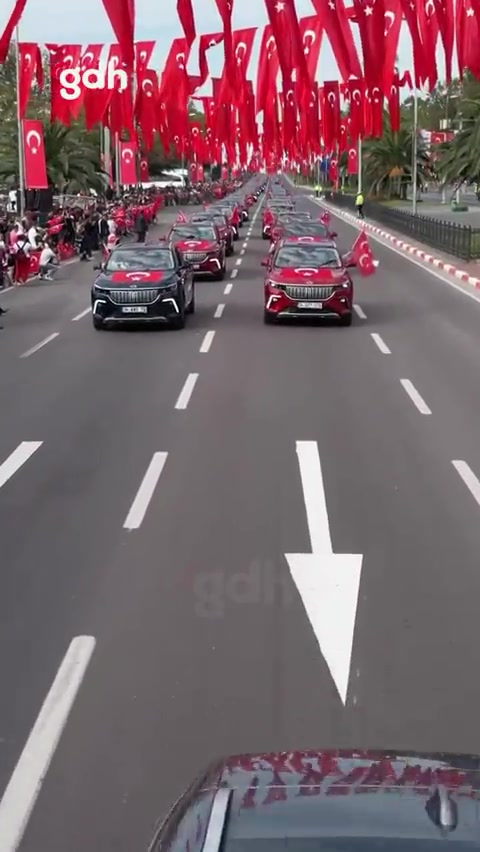 Togg Cumhuriyet Bayramı Geçiş Töreni'nde heyecan yarattı