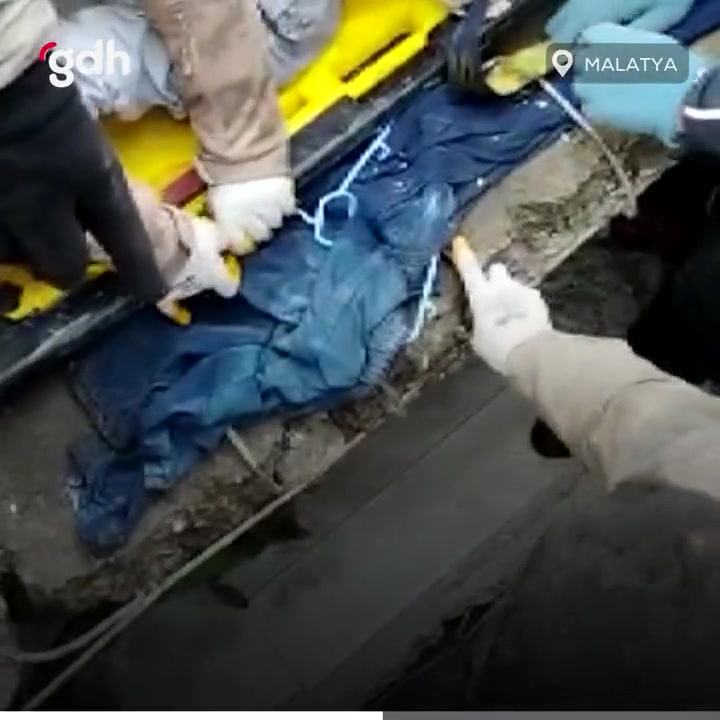 Malatya'da yıkılan binada 35 saat sonra 6 yaşında çocuğa ulaşıldı