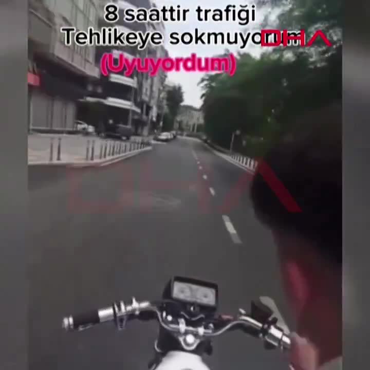 Zeytinburnu'nda maganda motosikletten ateş açtı, trafiği tehdit etti